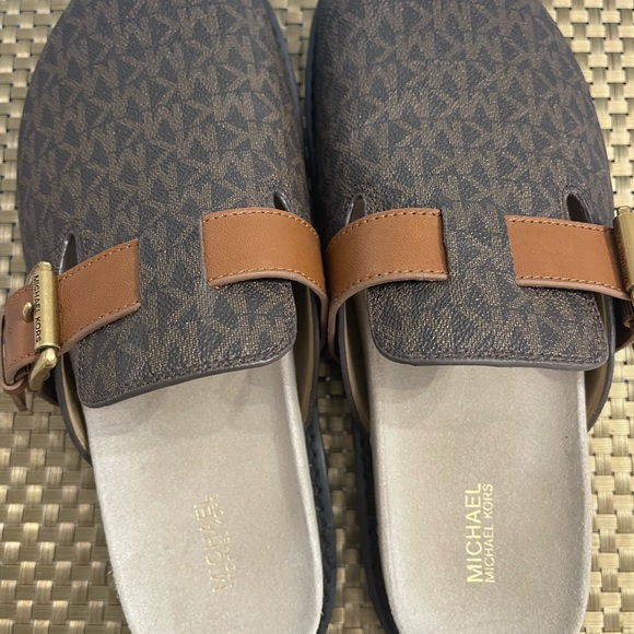 Clogs - Picture 2 of 4